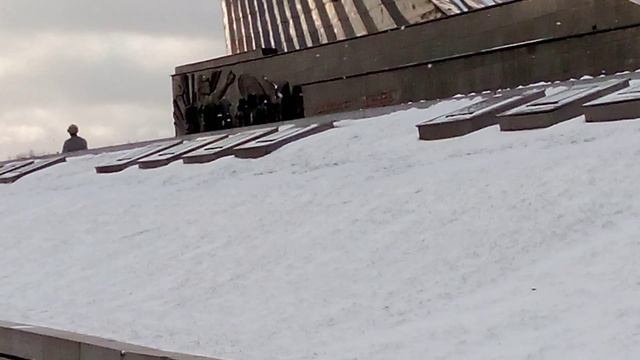 Сквер Покорения космоса на ВДНХ. Очень интересный видос получился.