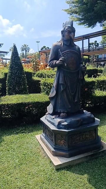 Сад, где хочется молчать и смотреть Что скрывает Nong Nooch? смотреть онлайн