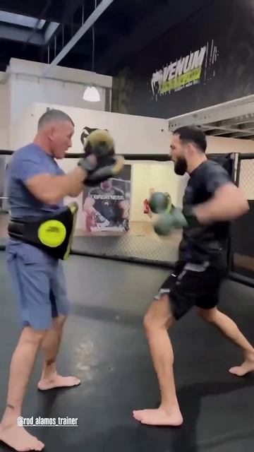 Скорость Насурдина Имаева просто безумна, и каждый удар бьёт как из пушки смотреть онлайн