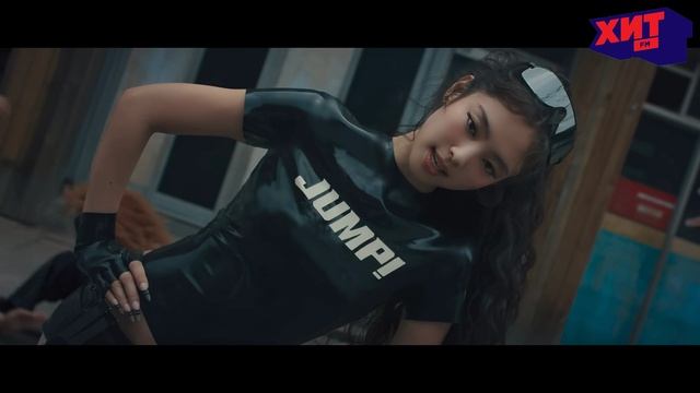 BLACKPINK — JUMP смотреть онлайн