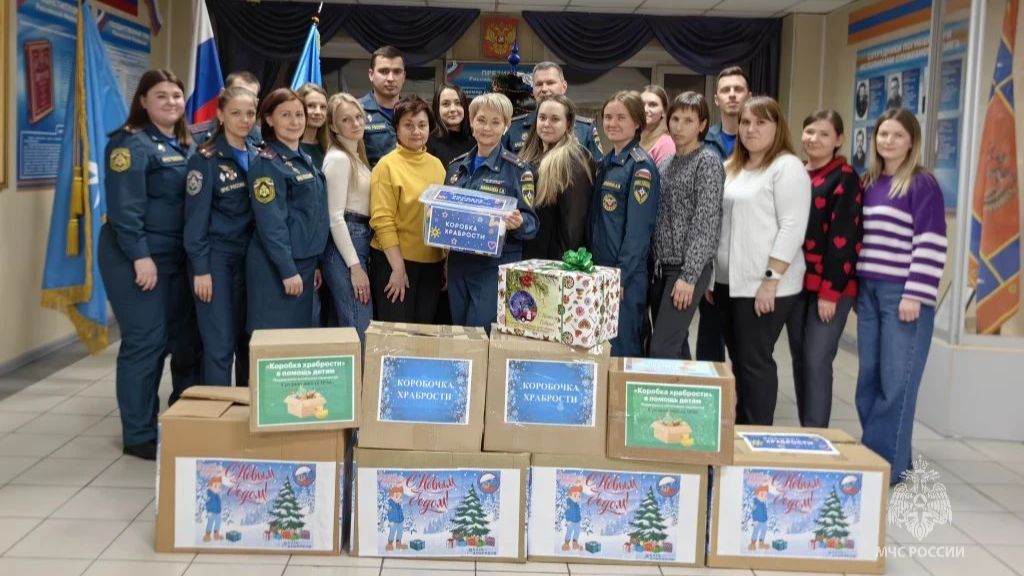 ❄Свет праздника в руках героев: подарки маленьким пациентам смотреть онлайн