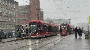 «В красивый снегопад!» Трамваи «Витязь-М» №8912 и 8908 у ст.м.Автово, ноябрь 2025 года