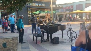 Пол Петреску (7 лет), пианино. Калинка. Сан-Франциско. # дети # пианино # улица # игрет # музыка #