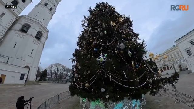 Главную новогоднюю елку страны нарядили в московском Кремле смотреть онлайн