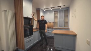 Кухня с голубыми фасадами . Обзор №16