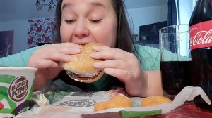 МУКБАНГЖратва из BURGER KINGКабы не ПОМЕРЕТЬИсправила ситуацию НОРМАЛЬНОЙ ЕДОЙ☝️