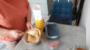 Угостила рисовой кашей.Сбагрила матрас.