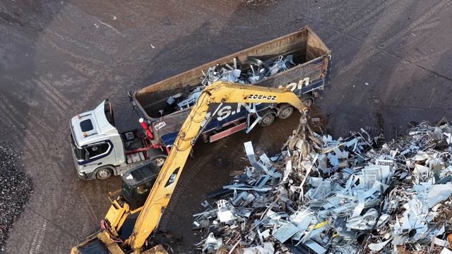 Барабанный грохот Pronar MPB 18.47G и устройство для предварительного измельчения Lindemann EtaRip |