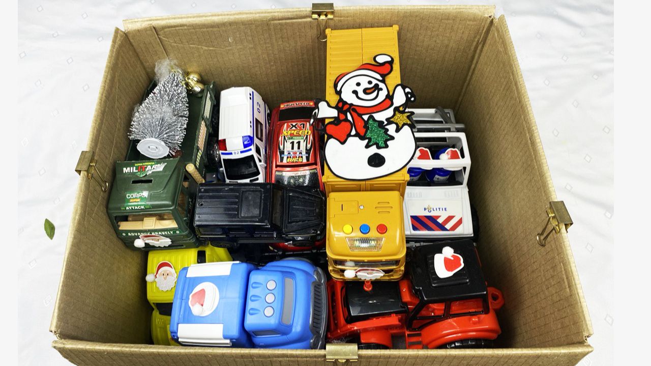 Мультики для детей и малышей про игрушечные Машинки в коробке. Новый Новогодний снеговик. Мультики смотреть онлайн