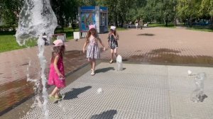 Купание в летнем фонтане