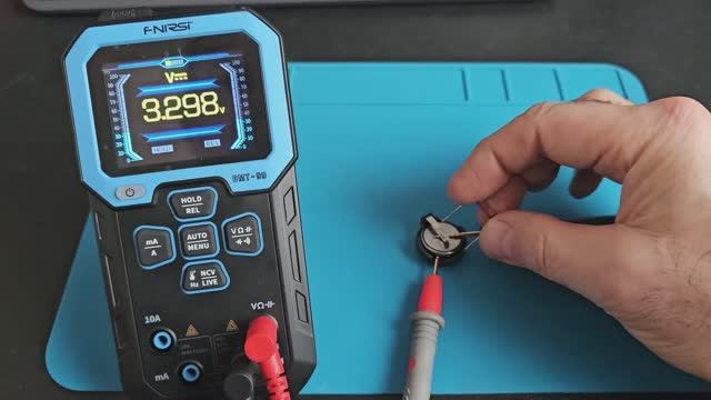 CR2032 Как правильно измерить оставшийся ресурс батарейки смотреть онлайн