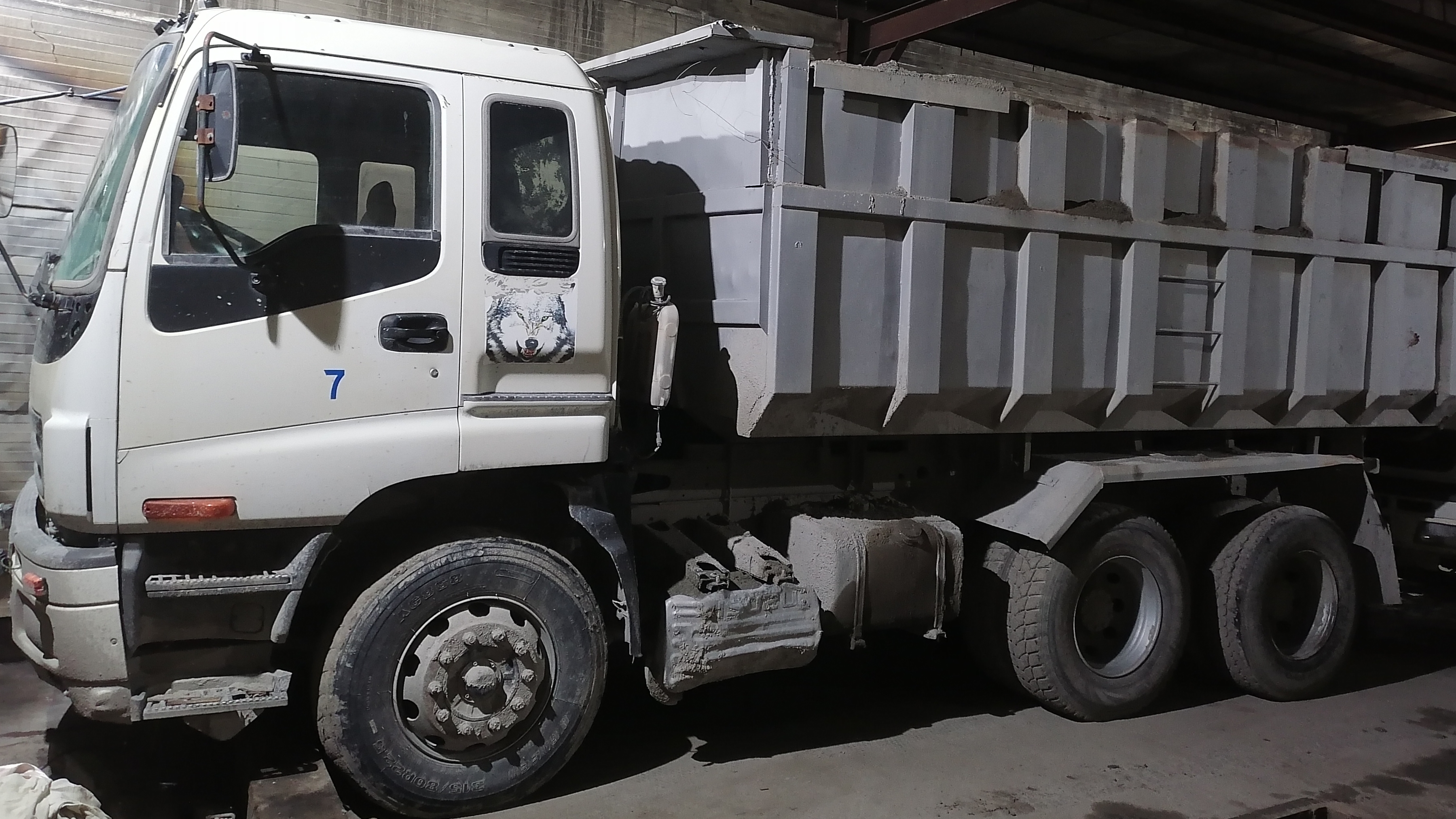 Погрузка щебня фронтальным погрузчиком смотреть онлайн