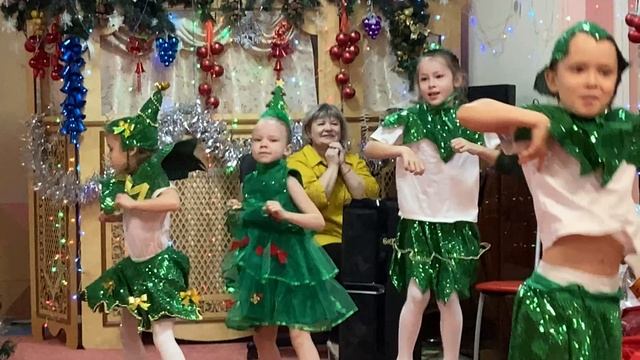 Танец девочек "Ёлка - мисс России". Группа №10 "Солнечные зайчики" смотреть онлайн