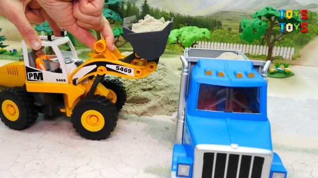 Поезд Скорая помощь Пожарная машина Самосвал - распаковка игрушек для детей. смотреть онлайн