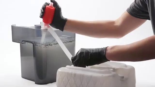 Слив жидкости из Form Wash с помощью помпы