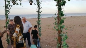 В Дербенте на берегу моря рестораны и гостиницы