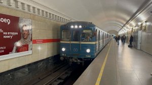 «История!» Метропоезд Ем-501/Ема-502 №600 на ст.м.Владимирская, декабрь 2025 года