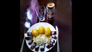 Мукбанг Варёная картошка селёдочка пиво и чёрный хлеб