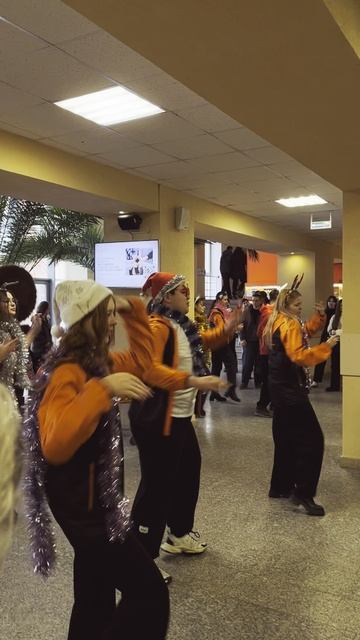 «Новогодняя феерия» с Омским Ястребом 🧡 смотреть онлайн