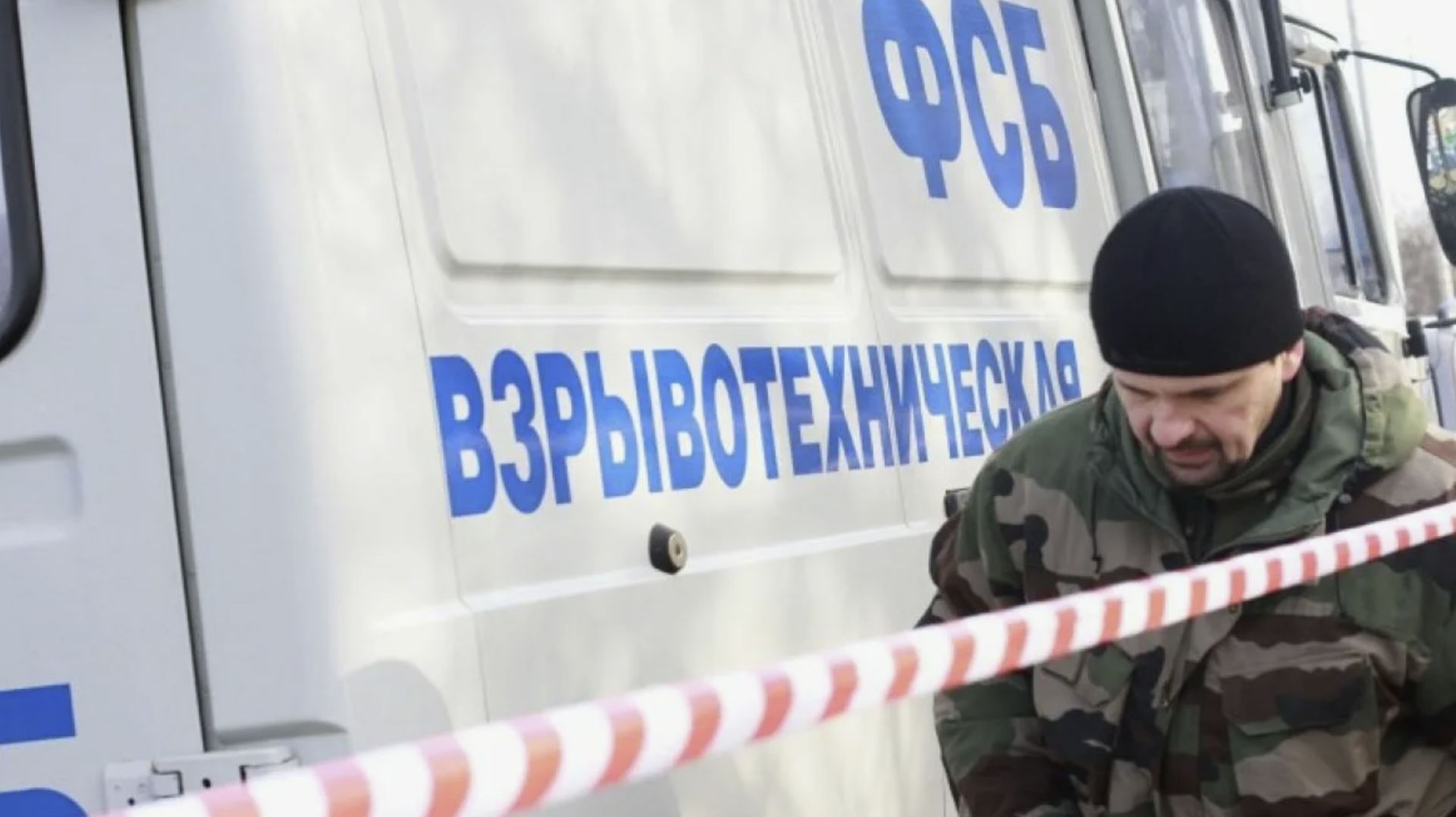 Двое сотрудников ДПС погибли при взрыве СВУ на улице Елецкой, неизвестный кинул СВУ в их машину. смотреть онлайн