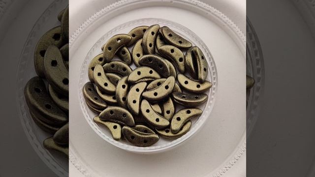 CzechMates Crescent — Metallic Suede Gold смотреть онлайн