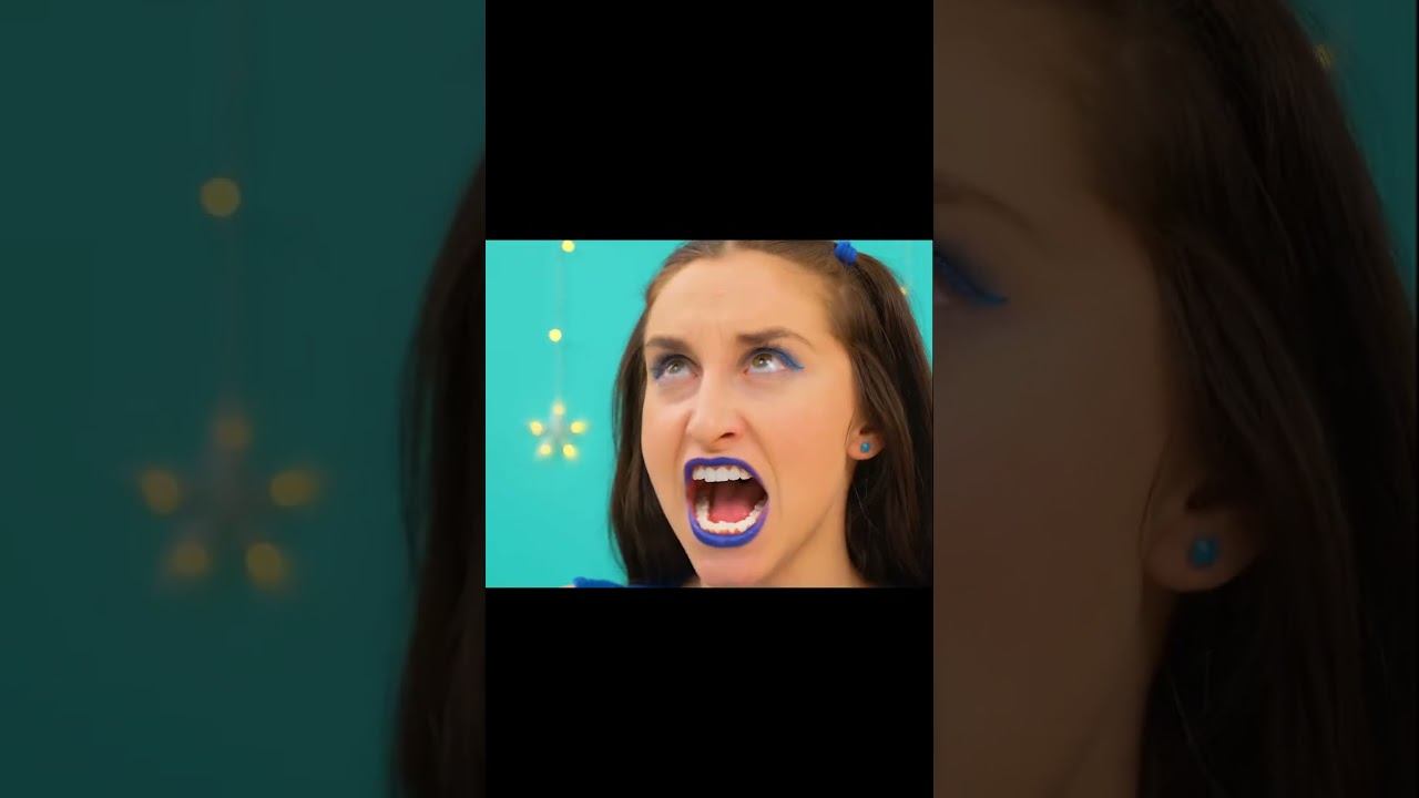 девочка ест немного мороженого большой ложкой. смотреть онлайн