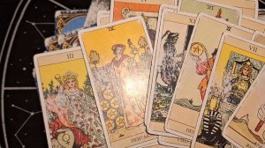 ТАРО РАСКЛАД\ КТО СТАРАЕТСЯ ОБРАТИТЬ НА СЕБЯ ВАШЕ ВНИМАНИЕ?!