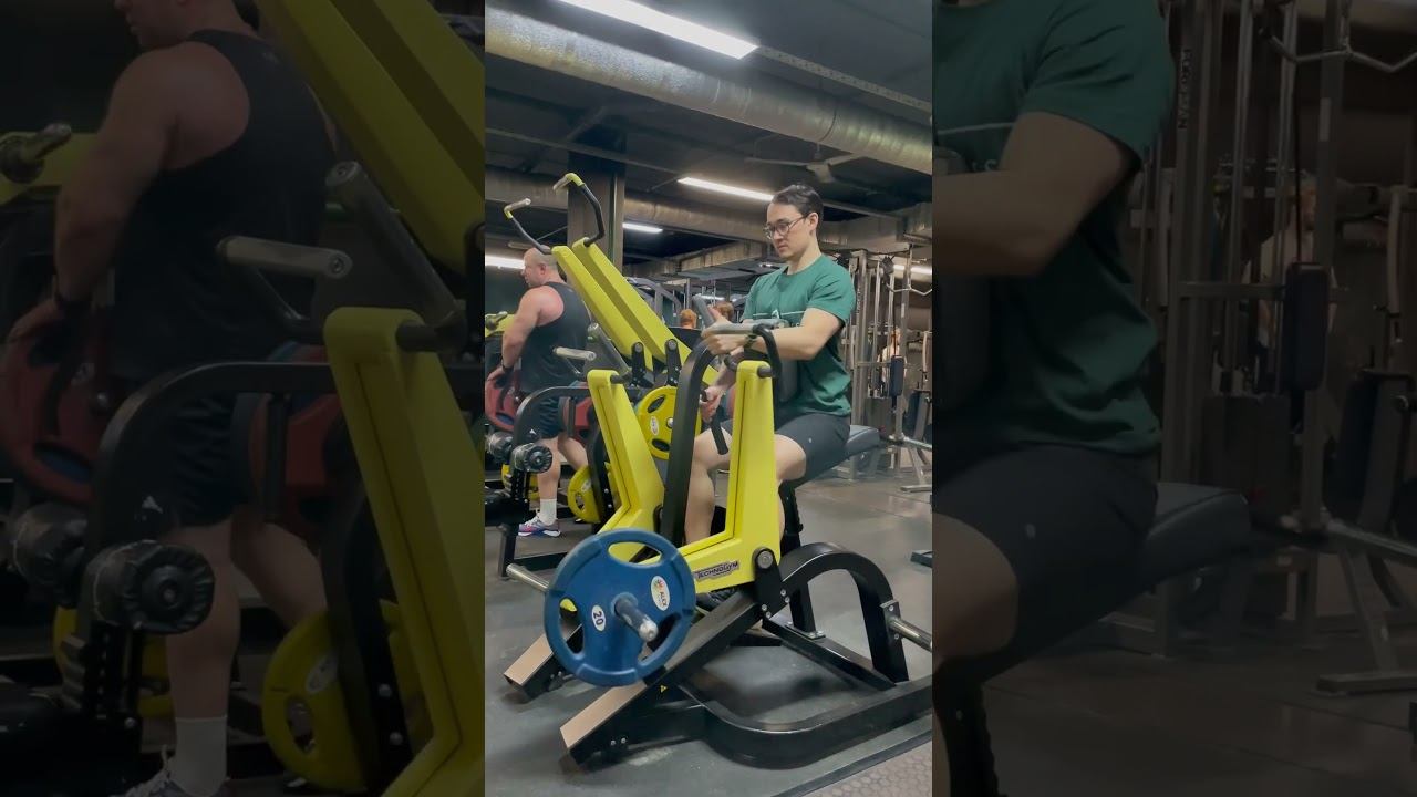 Горизонтальная тяга 1 рукой в тренажере