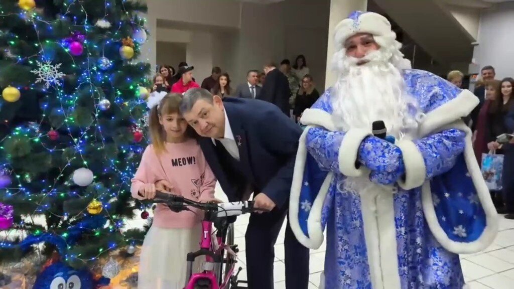 В Горловке прошла «Елка желаний» смотреть онлайн