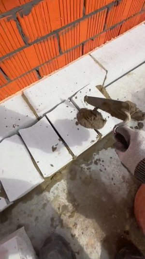 Выравнивание стен по плитам второго этажа.