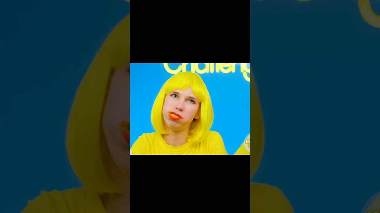 Девочка съела желтую жвачку. смотреть онлайн