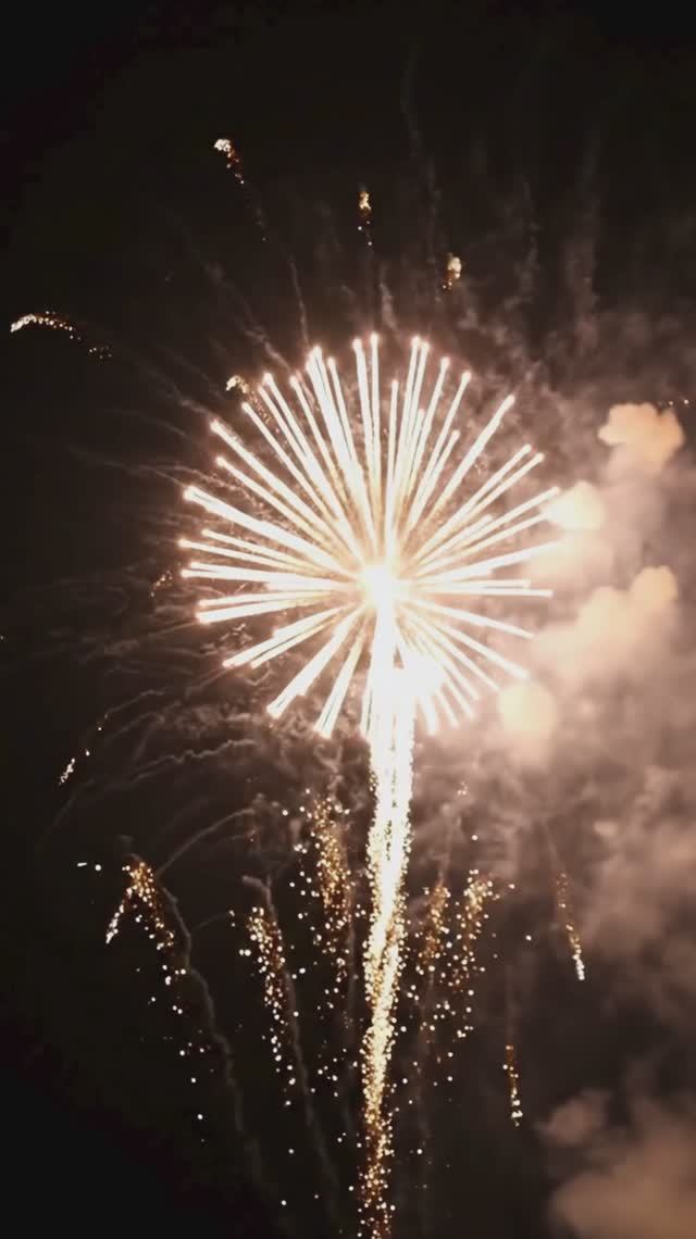 Песня про салют смотреть онлайн