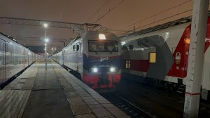 Электровоз ЭП2К-209 с «Невским экспрессом» на Ленинградском вокзале, декабрь 2025 года