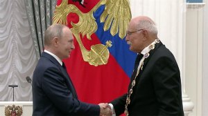 Владимир Путин вручил государственные награды выдающимся россиянам.