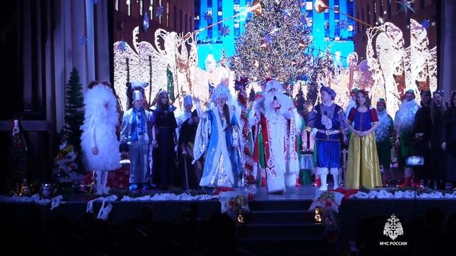 Видеорепортаж с традиционной новогодней ёлки института смотреть онлайн