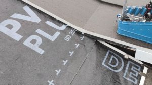 Перелом кровли приходит на скат.