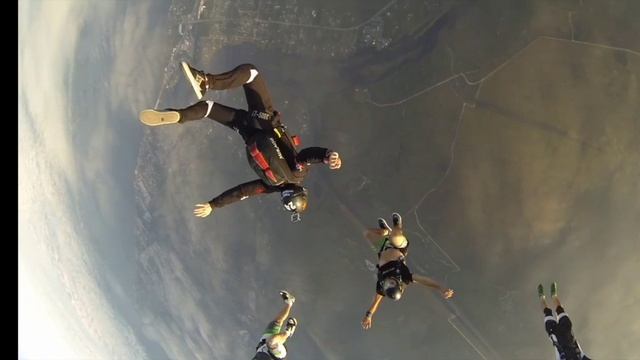 парашютисты.mp4 смотреть онлайн