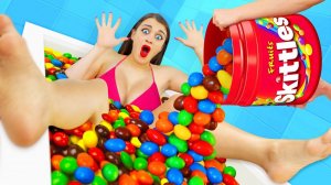 Невероятный Бассейн из Skittles Челлендж!