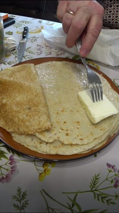 Лайфхак, чтобы блины не пригорали смотреть онлайн