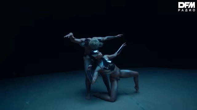 Calvin Harris/Ellie Goulding — Miracle смотреть онлайн