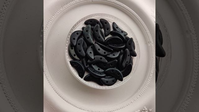 CzechMates Crescent — Metallic Suede Dark Forest смотреть онлайн