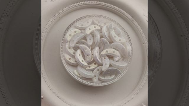 CzechMates Crescent — Snow Shimmer смотреть онлайн