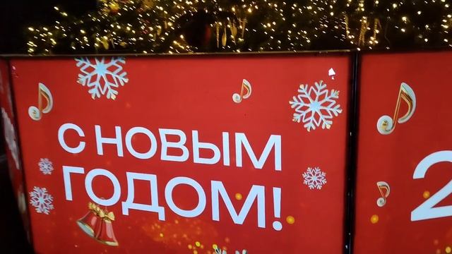 Новогодняя елка и медвежата смотреть онлайн