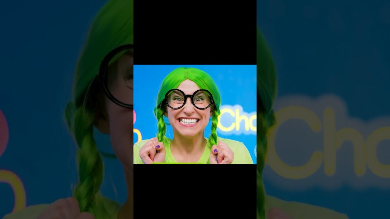 Девочка расстроена, что она ничего не получила. смотреть онлайн