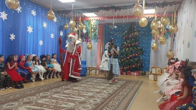 Баба Яга на утреннике. смотреть онлайн