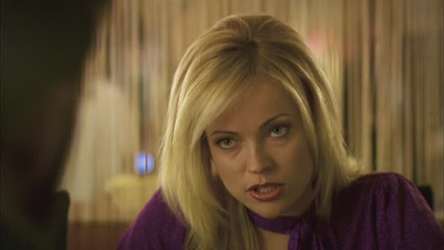 ЖЕНСКИЕ МЕЧТЫ О ДАЛЬНИХ СТРАНАХ - 5 серия смотреть онлайн