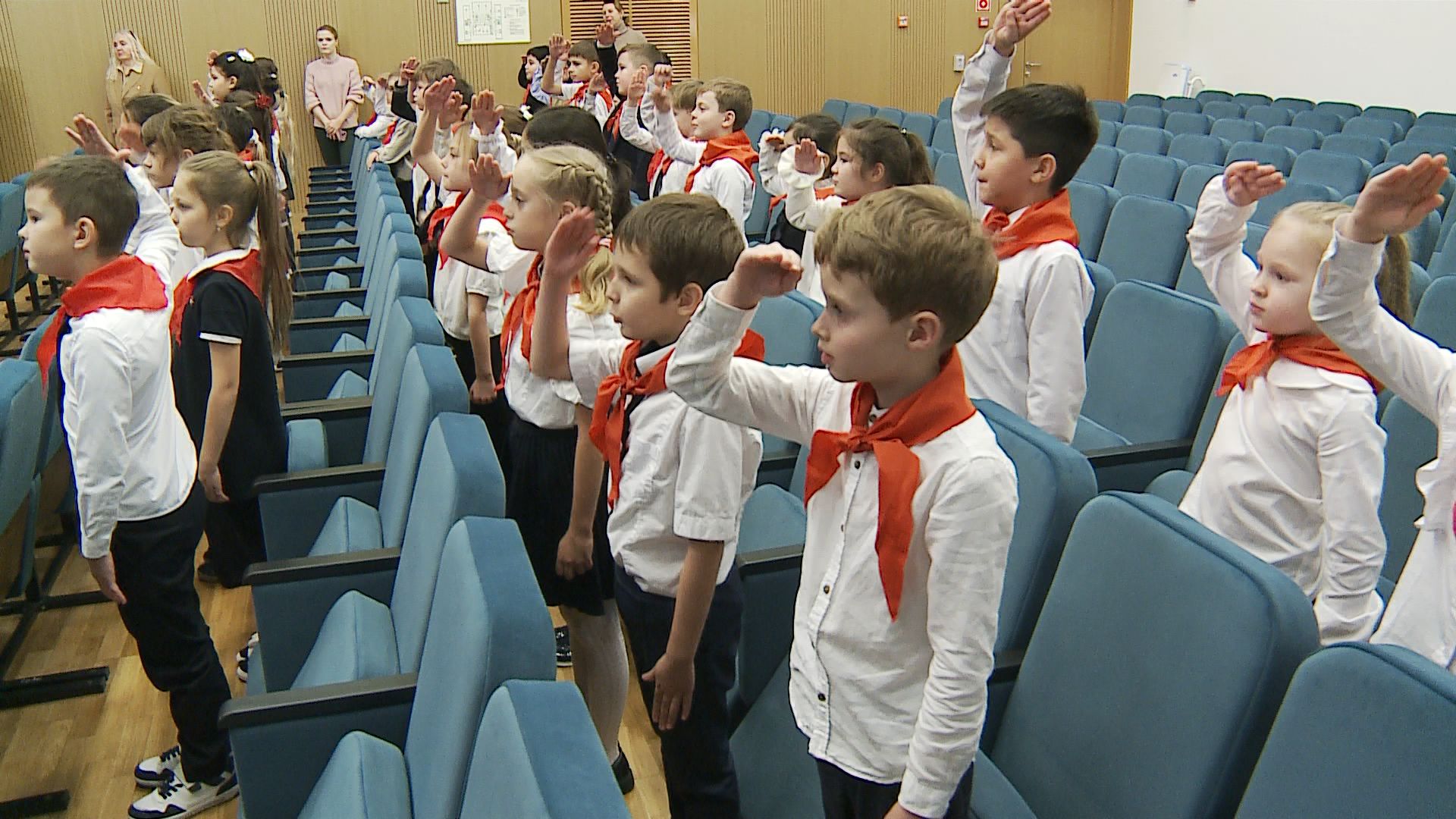 24.12.2025 Виктор Царихин и Дарья Багина поздравили московских пионеров с наступающим Новым годом смотреть онлайн