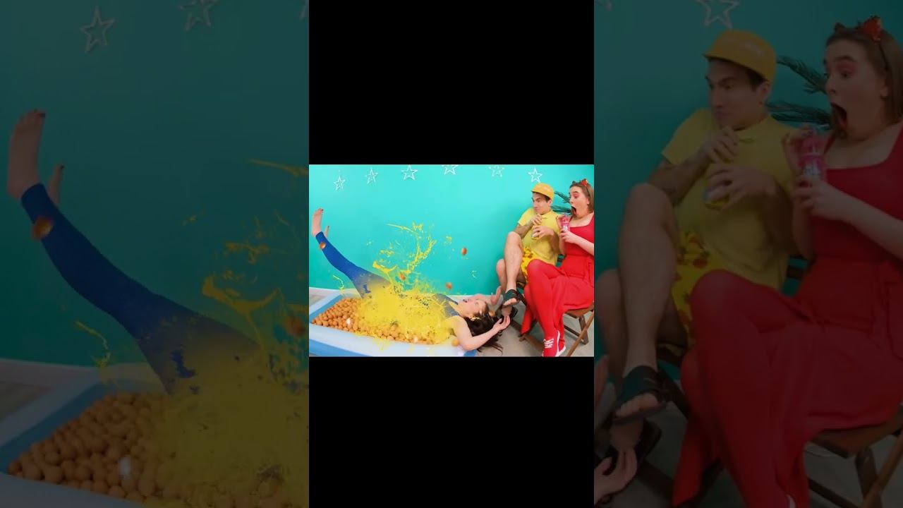 девочка поскользнулась и упала в бассейн с шариками. смотреть онлайн