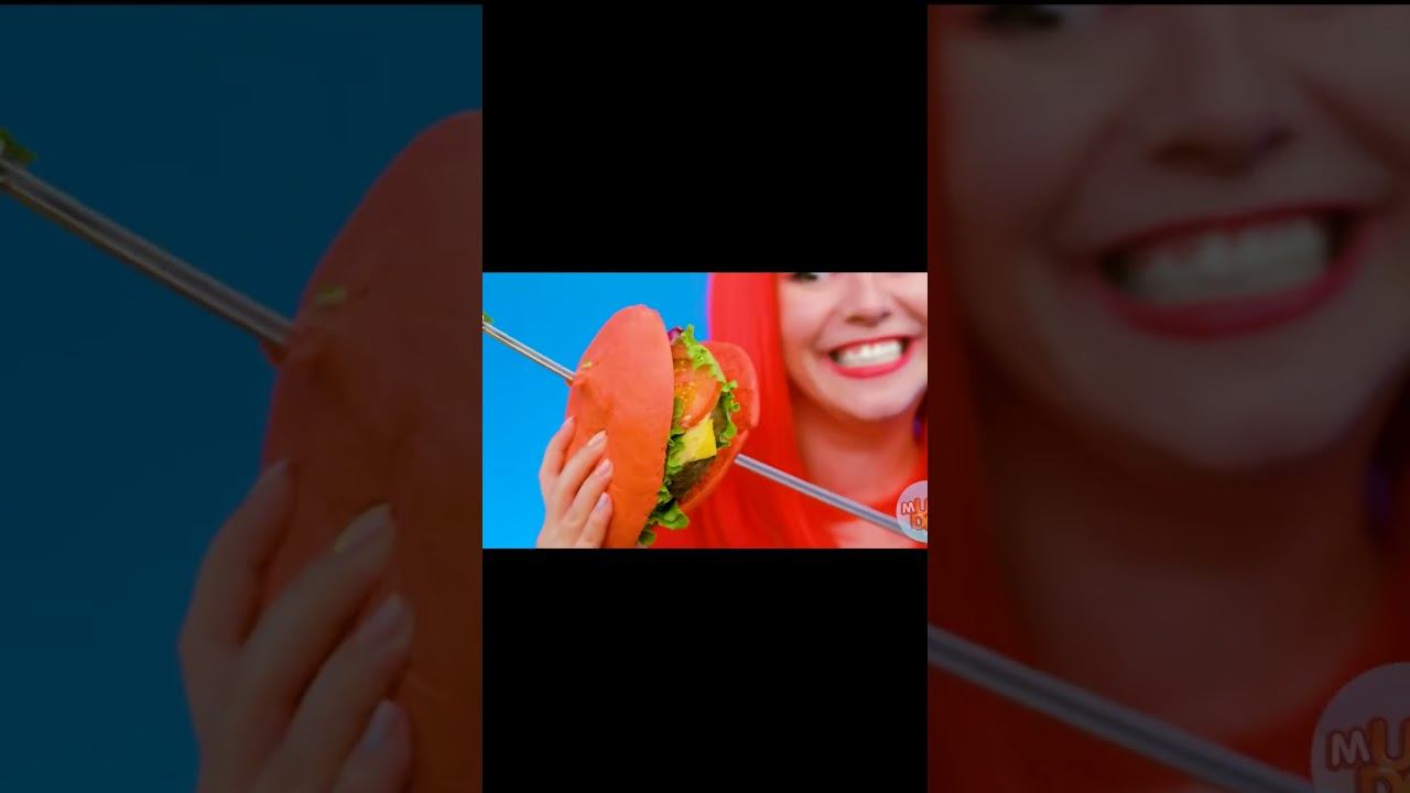 Девочка съела красные бургеры. смотреть онлайн