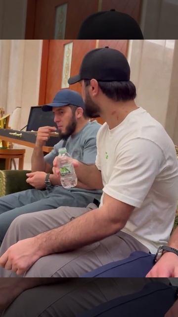 Ислам Махачев подловил Зубайру Тухугова🌶 смотреть онлайн